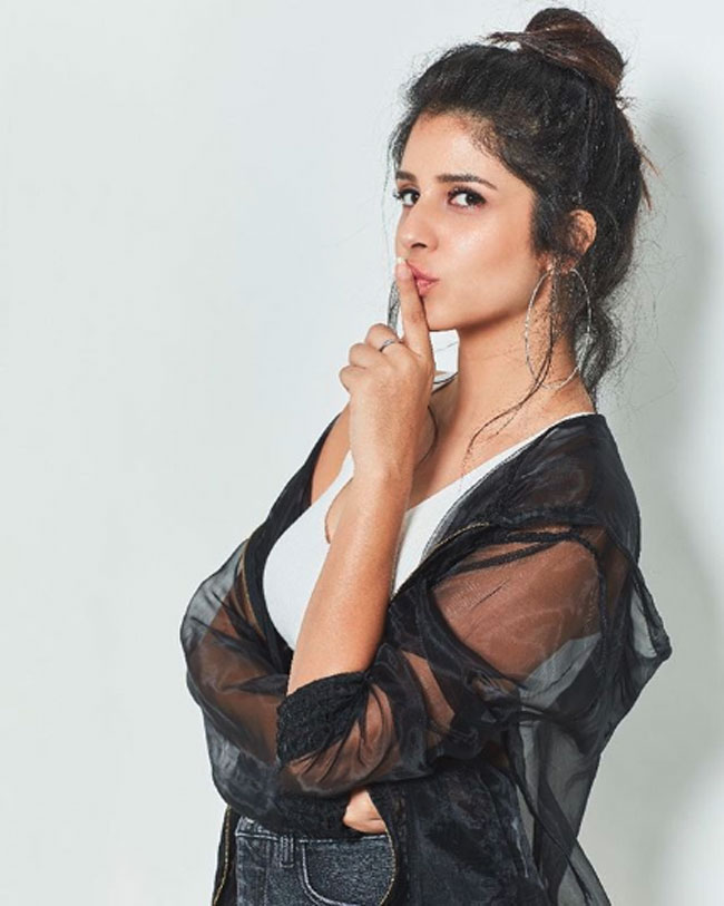 Kaashish Vohra Instagram Photos